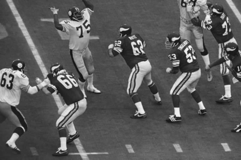 Longtime Vikings center Mick Tingelhoff now a Pro Hall of Famer