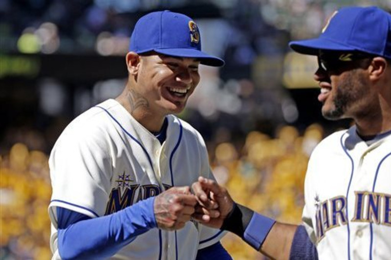 Felix Hernandez's son threw a Father's Day first pitch in a full Mariners  uniform