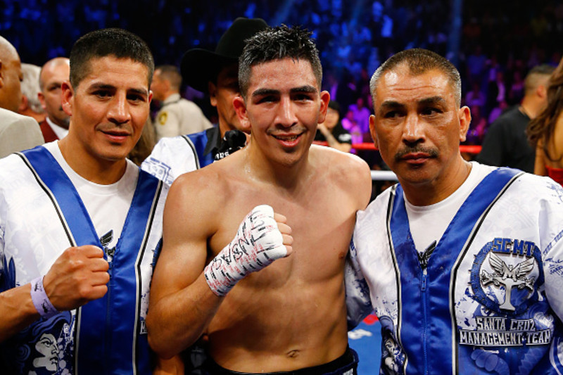 Leo Santa Cruz keeps his whole family in the fight