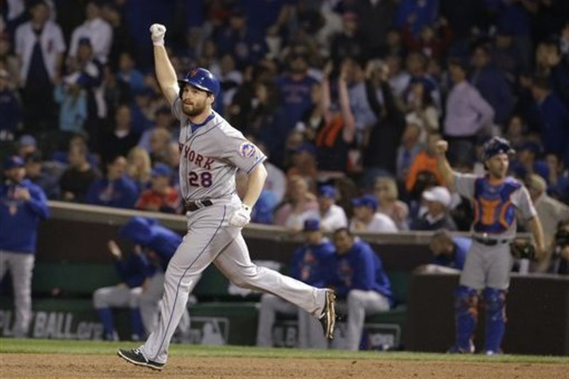 Postseason hero Daniel Murphy costs Mets with late error in World Series  Game 4