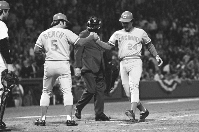 Boston Red Sox Luis Tiant And Cincinnati Reds Johnny Bench Sports