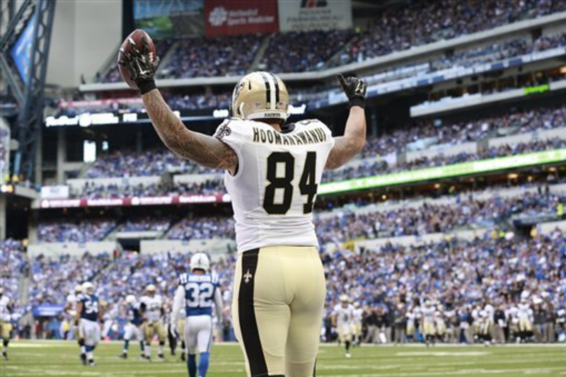 New Orleans Saints Drew Brees stretches on the sidelines before the game  against the New York Giants in week 4 of the NFL season at MetLife Stadium  in East Rutherford, New Jersey