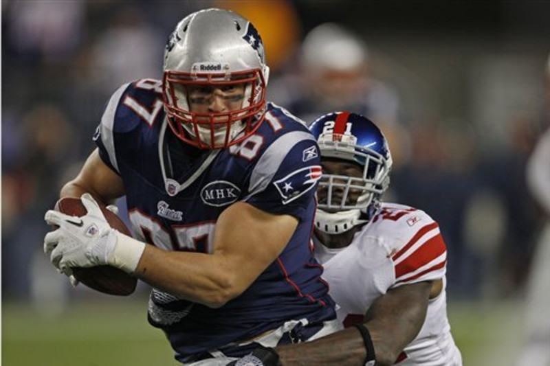 Rob Ninkovich Rips Travis Kelce, Declares Rob Gronkowski Best