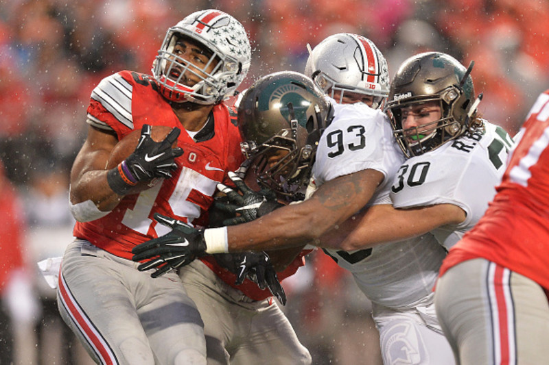 Ezekiel Elliot Ohio State #15 is the newest athlete to join the crop top  movement.