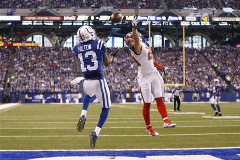 Tampa Bay Buccaneers tight end O.J. Howard (80) crosses the goal line for a  touchdown tying the game 20-20 during the second half of an NFL football  game against the Buffalo Bills