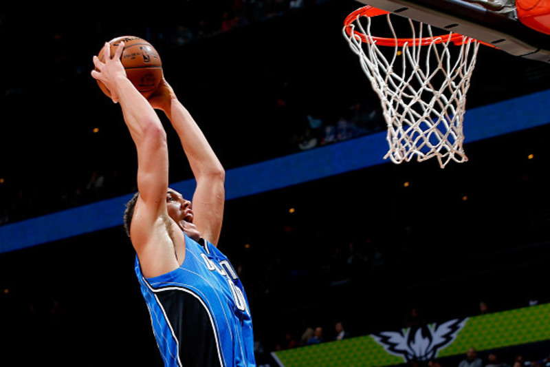 Former UCLA basketball player Zach LaVine dominates NBA Slam Dunk