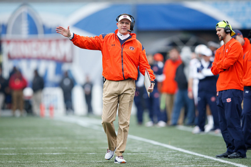 Former UT quarterback Peyton Manning, center, is congratulated by head  coach Phil Fulmer …