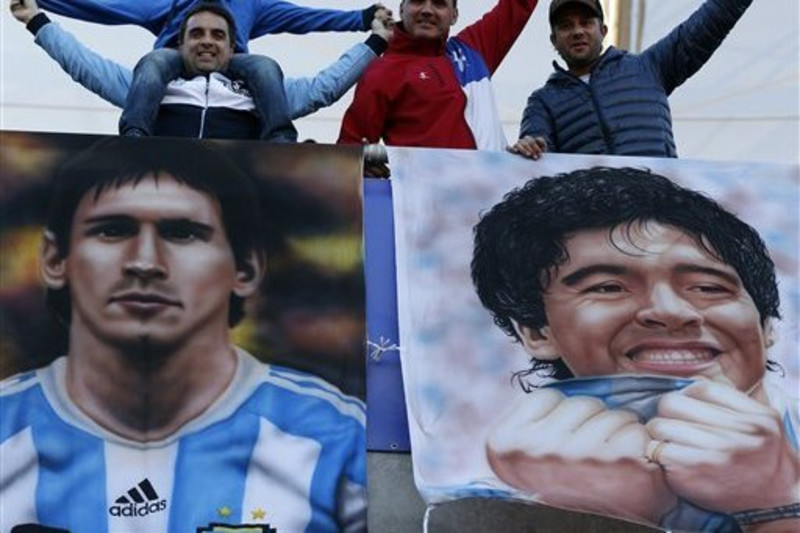 Sacchi says Messi no Maradona