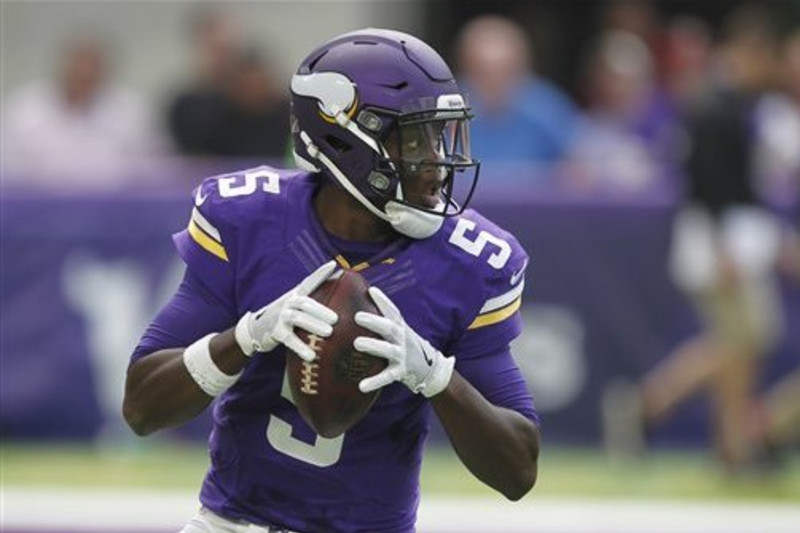 Makeshift Sam Bradford jersey stands out above those of (many) other Vikings  QBs