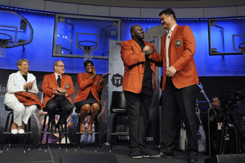 Shaq, on eve of Hall induction, says young Yao Ming wrote him fan