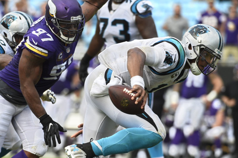 Stolen Valor: Vikings Jumbotron crew gets trolled during Skol