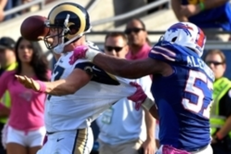 Buffalo Bills - Lorenzo Alexander wore firefighter friend's helmet