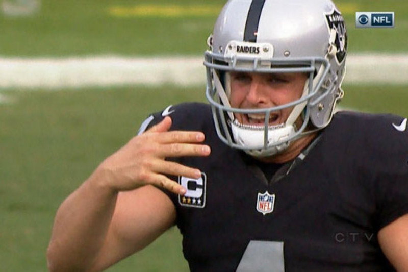 NFL roundup: Oakland Raiders' Derek Carr making a case for MVP