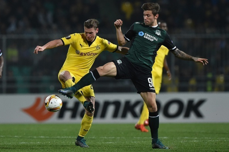 Adrian Ramos heads Borussia Dortmund into knockout stage