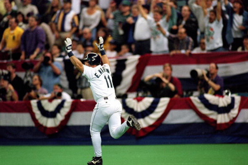 Notable baseball writers believe Edgar Martinez should and