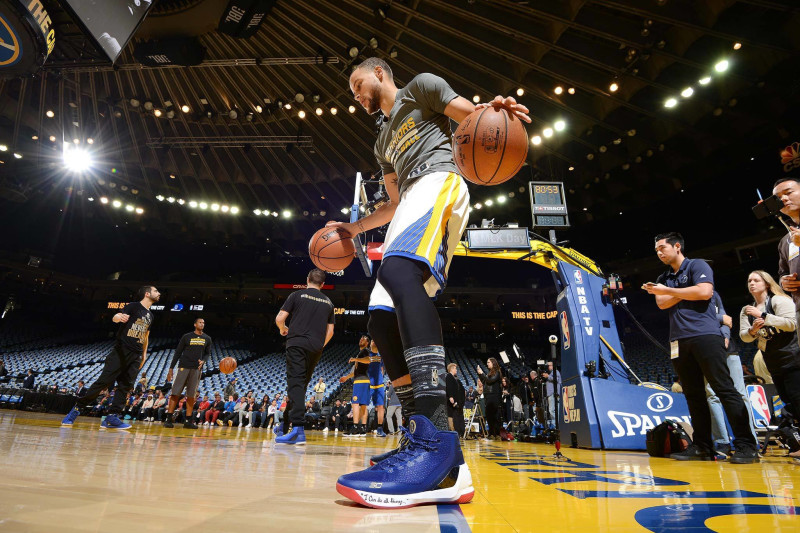 What shoes are Steph Curry wearing in the playoffs -- and how can I get  mine? 