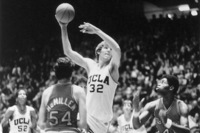 South High School basketball kids watch legend Bill Walton shoot some hoops