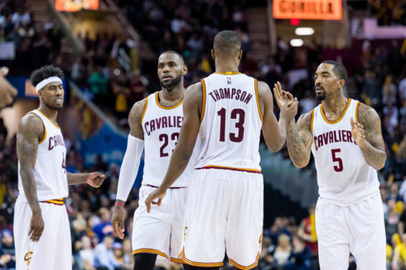 LeBron, Kyrie Irving and the Cavs bench played water bottle