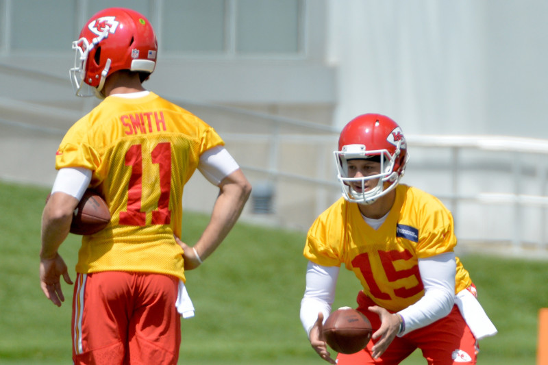 Alex Smith Taught Patrick Mahomes 'Invaluable' Lessons While Playing For  The Kansas City Chiefs