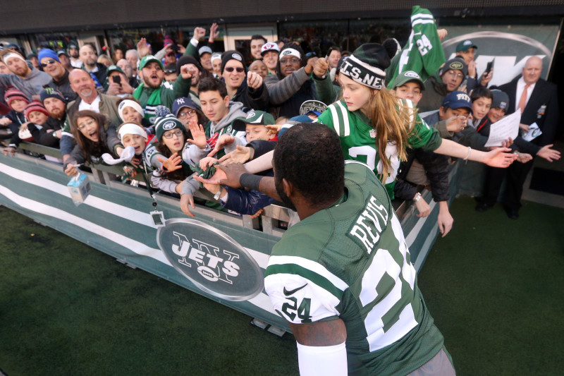 New York Jets cornerback Darrelle Revis gets Prime Time rating as the NFL's  best from Deion Sanders – New York Daily News