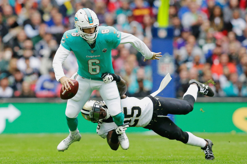 Miami Dolphins QB Jay Cutler should be benched, analysts say; Gase