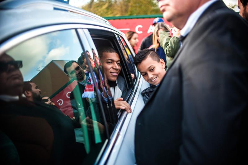 Mbappe mobbed by fans outside the PSG training centre. He and the team are working on getting him a driver’s license.