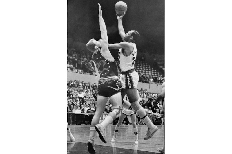 1958 Photo-Minneapolis Lakers Rookie Elgin Baylor Drives To Basket vs Knicks