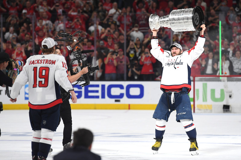 Ovechkin strolled through MGM with Stanley Cup after #nocaps promotion