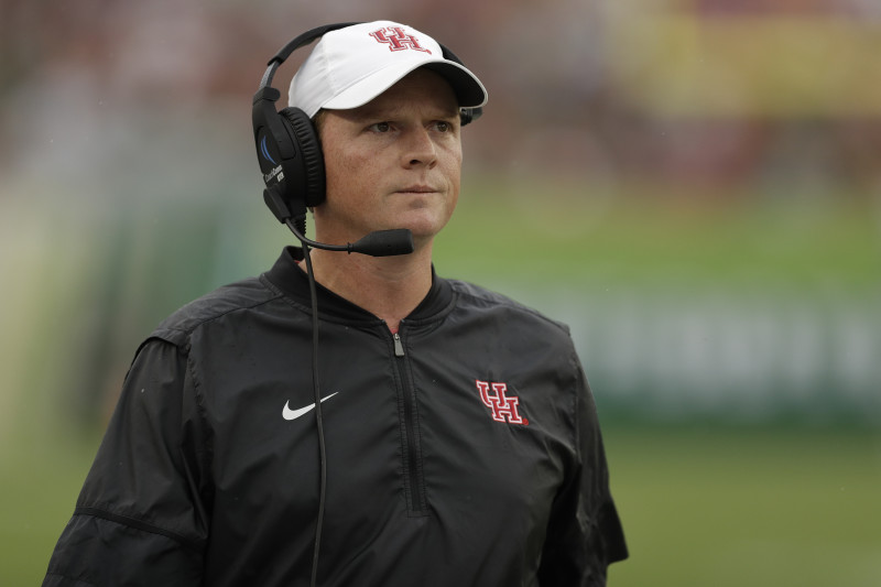 Top NFL prospect Ed Oliver and Houston coach Major Applewhite squabble over  jacket on sidelines