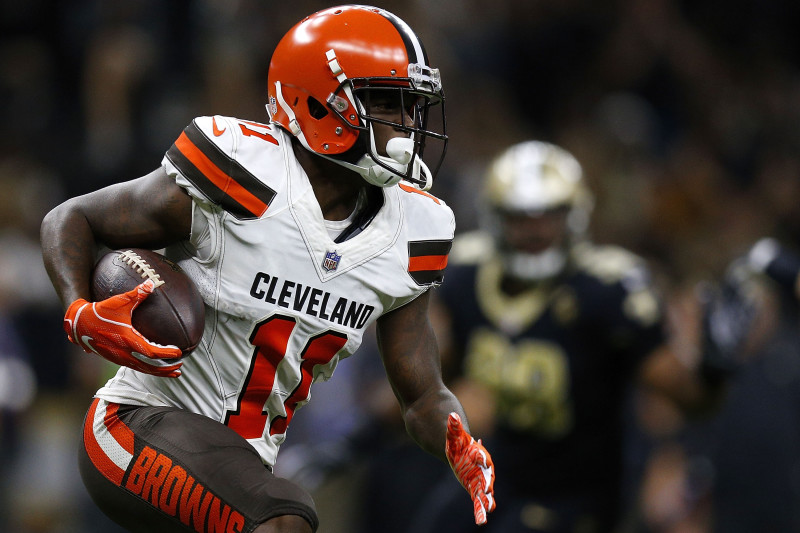 Cleveland Browns wide receiver Antonio Callaway (11) drops a pass