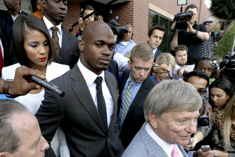 Redskins' Adrian Peterson admits he continues to spank his children