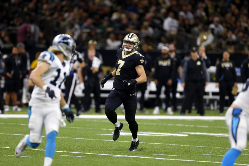 Taysom Hill lines up at FULLBACK for 36-yard catch down sideline