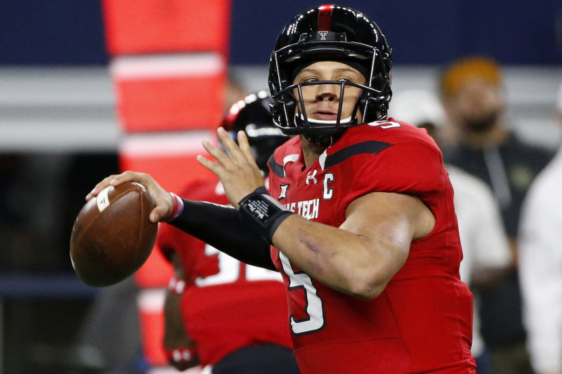 No more baseball for Mahomes; Texas Tech QB announces he will