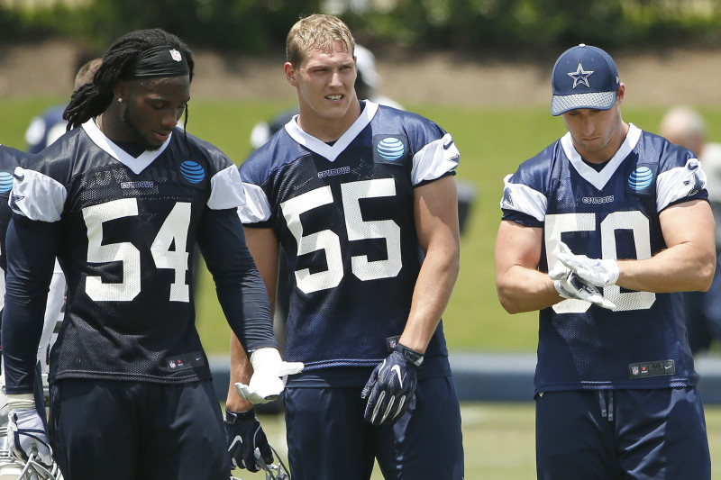 Why does Cowboys LB Leighton Vander Esch wear a neck roll with his uniform?