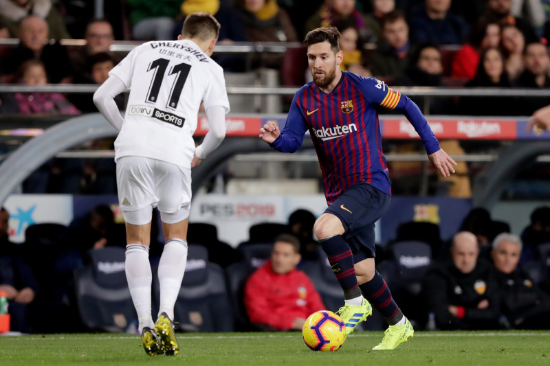 ESPN FC - On this day in 2017, Lionel Messi held up his shirt to the Real  Madrid crowd after scoring a stoppage-time winner in El Clasico. Iconic 👕