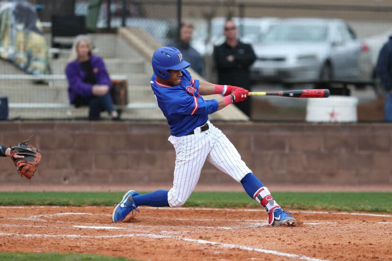 Kyler Murray looks like Mookie Betts in high school baseball