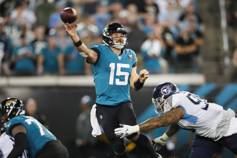 Minshew, defense shine as Jaguars thump Titans 20-7