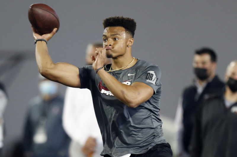 Justin Fields Is the Only Correct Choice for San Francisco 49ers