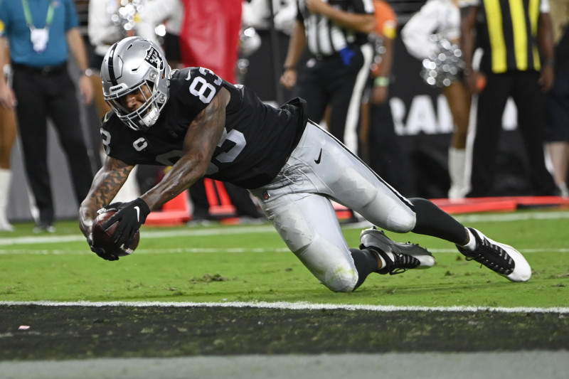 Former Bulldog Derek Carr throws game-winning touchdown on MNF