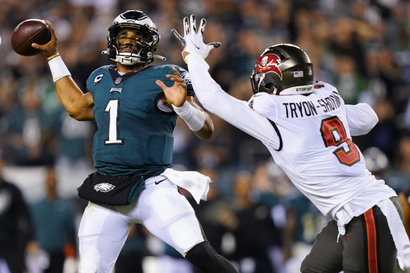 Jalen Hurts throws for TD, runs for another as Eagles thump Buccaneers  25-11 to remain unbeaten – NewsNation