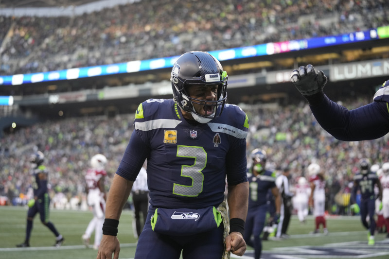 Pete Carroll: Curveballs giving Russell Wilson trouble with NY Yankees