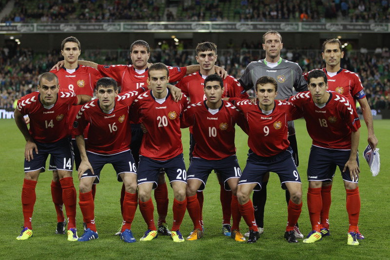 Armenian football. Hayastani futboli havaqakan. Сборная Армении по футболу. Форма сборной Армении. Сборная Армении по футболу фото 2012 года.