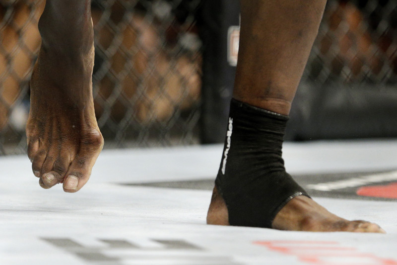 Uriah Hall has a broken toe during his middleweight mixed martial arts bout with Thiago Santos at UFC 175 Saturday, July 5, 2014, in Las Vegas. (AP Photo/John Locher)
