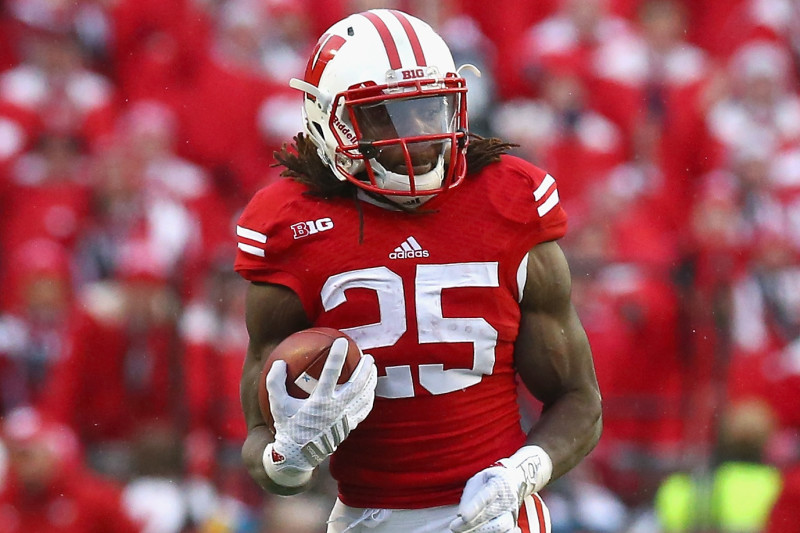 Melvin Gordon of the Wisconsin Badgers rushes against Nebraska in 2014 