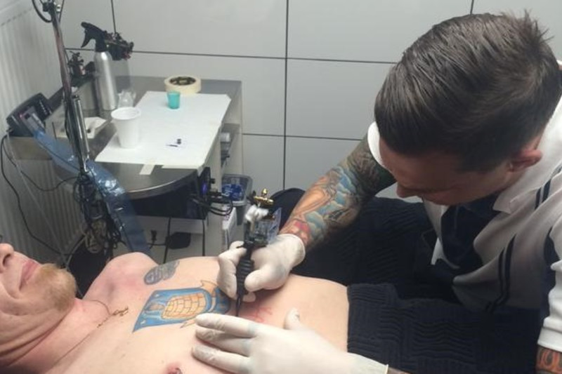 Danish Footballer Daniel Agger Gives Fans Tattoos Signs Them Bleacher Report Latest News Videos And Highlights