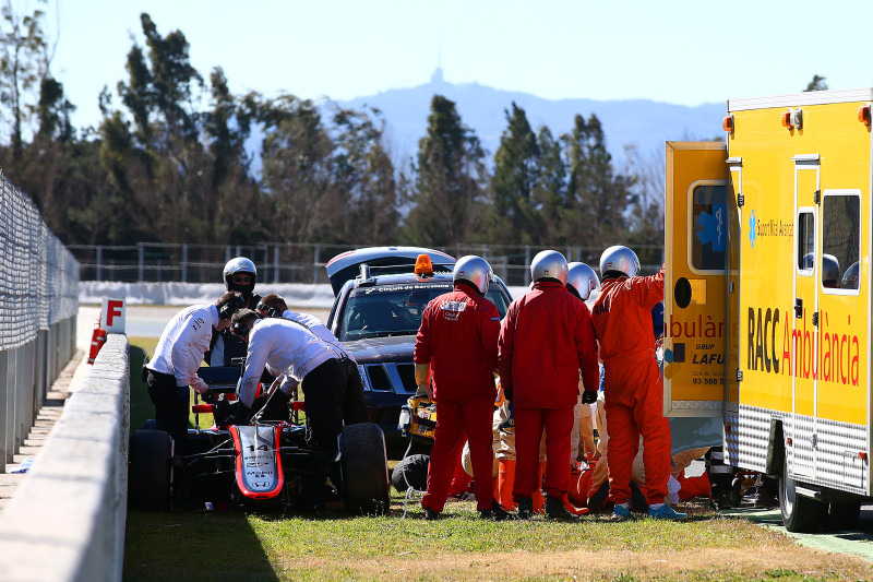 MONTMELO, SPAIN - FEBRUARY 22:  Fernando Alonso of Spain and McLaren Honda receives medical assistance after crashing during day four of Formula One Winter Testing at Circuit de Catalunya on February 22, 2015 in Montmelo, Spain.  (Photo by Mark Thompson/Getty Images)