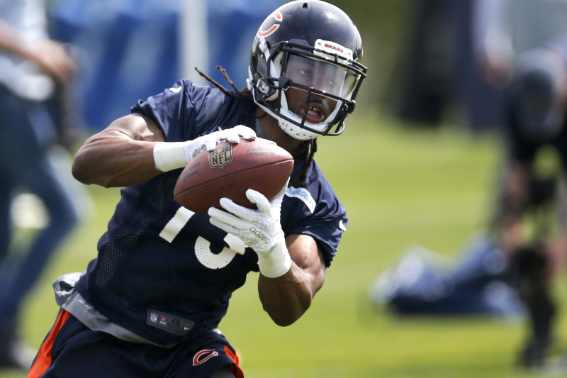 Chicago Bears wide receiver and first round draft pick Kevin White, catches a pass during an NFL football rookie minicamp Friday, May 8, 2015, in Lake Forest, Ill. (AP Photo/Charles Rex Arbogast)