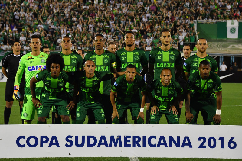 Brazil's Chapecoense players pose for pictures during their 2016 Copa Sudamericana semifinal second leg football match against Argentina's San Lorenzo  held at Arena Conda stadium, in Chapeco, Brazil, on November 23, 2016. / AFP / NELSON ALMEIDA        (Photo credit should read NELSON ALMEIDA/AFP/Getty Images)