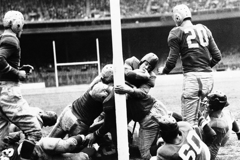 A player finds the end zone during a game against the New York Giants, circa 1944.